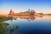 Отражения монастыря в озере. Соловки