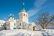 Успенская церковь с золотыми крестами. г. Александров