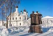 Памятник Петру и Февронии. Благовещенский монастырь, г. Муром