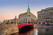 Красный мост и Торговый дом "С. Эсдерс и К. Схейфальс". Санкт-Петербург