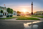 Дворцовая площадь в солнечных лучах. Санкт-Петербург