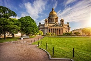 Перистые облака над Исаакиевским собором (Санкт-Петербург)