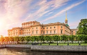 Михайловский замок летом и облака. Фотографии Санкт-Петербурга.