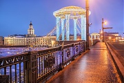 Кунсткамера и Новогодняя беседка на Дворцовом мосту. г. Санкт-Петербург
