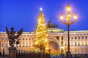 Новогодняя ель на Дворцовой площади и орлы. г. Санкт-Петербург