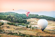 Воздушные шары над холмами, Памуккале, Иераполис, Турция