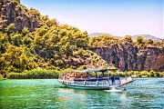Лодка и туристы, река Дальян, источник Султание, Турция