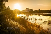 Золотистое утро на реке и монастырь (г.Остров, Псковская обл)