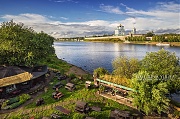 Кафе на берегу реки Великой напротив Псковского Кремля. Фотографии Пскова