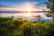 Утреннее солнце на озере. г. Валдай