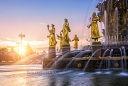 Золотые девушки фонтана Дружба народов на ВДНХ (Москва)
