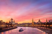 Алое зарево над Москвой-рекой. Кремль и Храм Христа Спасителя. г.Москва