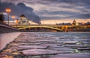 Лед на Москве-реке и Храм Христа Спасителя. г.Москва