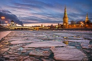 Зимний ледоход на Москве-реке у Кремля. г.Москва