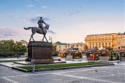 Фотографии Москвы. Памятник Жукову на Манежной площади