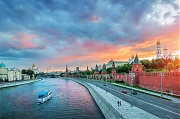 Вид на Московский Кремль и Москву-реку на закате. г.Москва