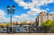 Вид на Московский Кремль с ажурного Патриаршего моста