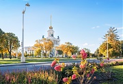 Центральный павильон ВДНХ и цветы. г. Москва