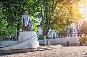 Памятник поэту Кунанбаеву на Чистых Прудах. г. Москва