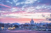 г. Москва. Розовый рассвет над высоткой на Котельнической набережной