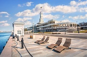 Речной вокзал и лежаки. г. Москва