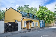 Желтое здание в Хлебном переулке. г. Москва