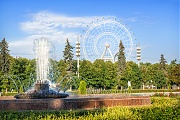 Колесо обозрения Солнце Москвы и фонтан, ВДНХ, Москва