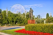 Колесо обозрения Солнце Москвы и памятник Ленину, ВДНХ, Москва