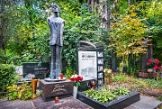 Белла Ахмадулина, Ия Саввина, Новодевичье кладбище, Москва