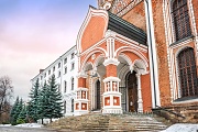 Крыльцо Покровского собора, Измайловский парк, городок Баумана, Москва