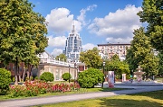 Сад Эрмитаж, розы и ТЦ Оружейный, Москва