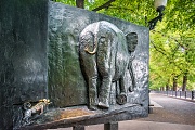 Слон и Моська, скульптуры басен Крылова, Патриаршие пруды, Москва