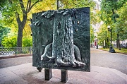 Свинья под Дубом, скульптуры басен Крылова, Патриаршие пруды, Москва